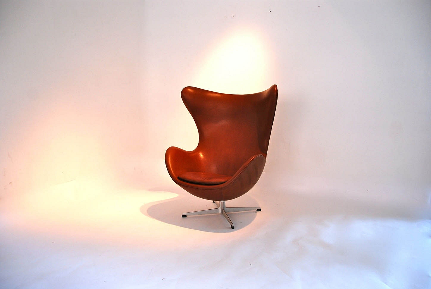 Arne Jacobsen "egg chair"
