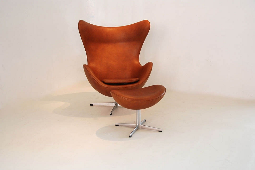 Arne Jacobsen EGG chair with Ottoman