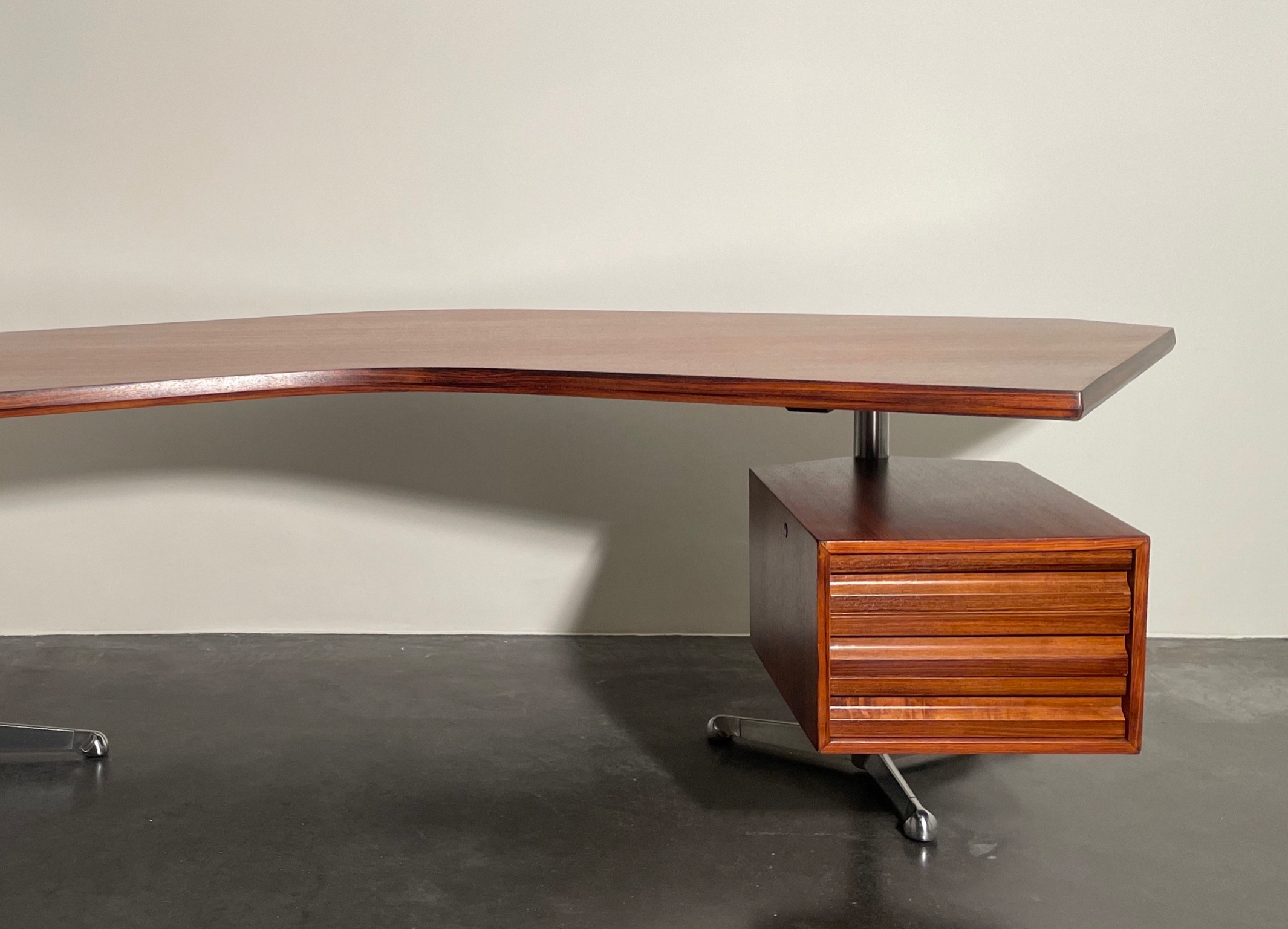 Executive desk by O. Borsani