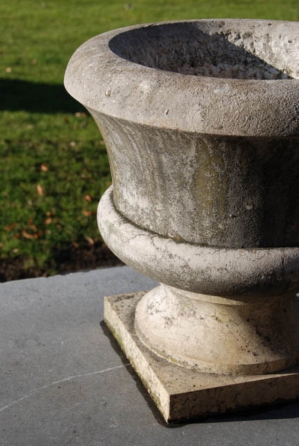 Pair of garden ornaments 2