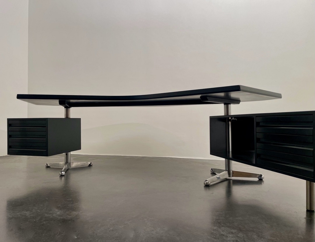 Desk by O. Borsani