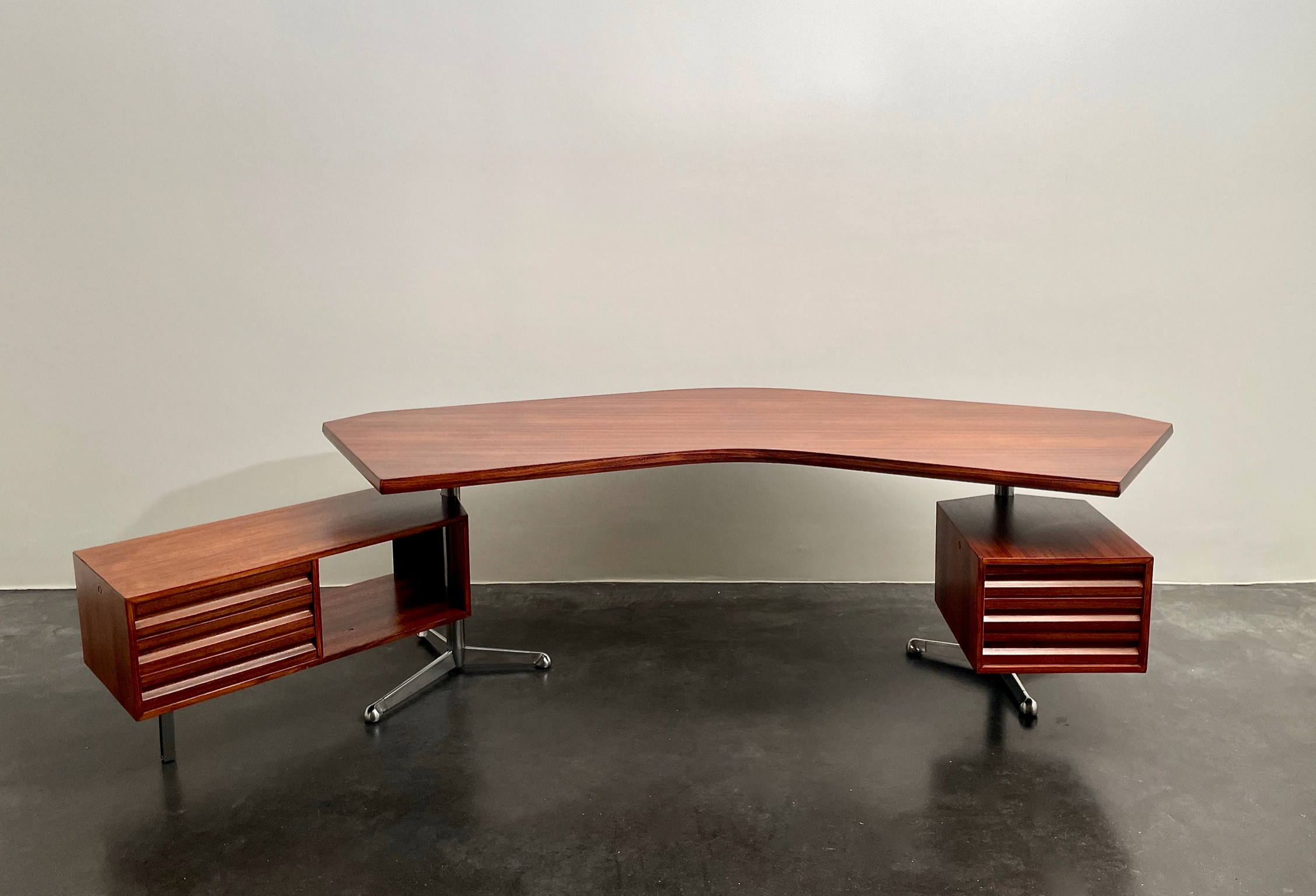 Executive desk by O. Borsani