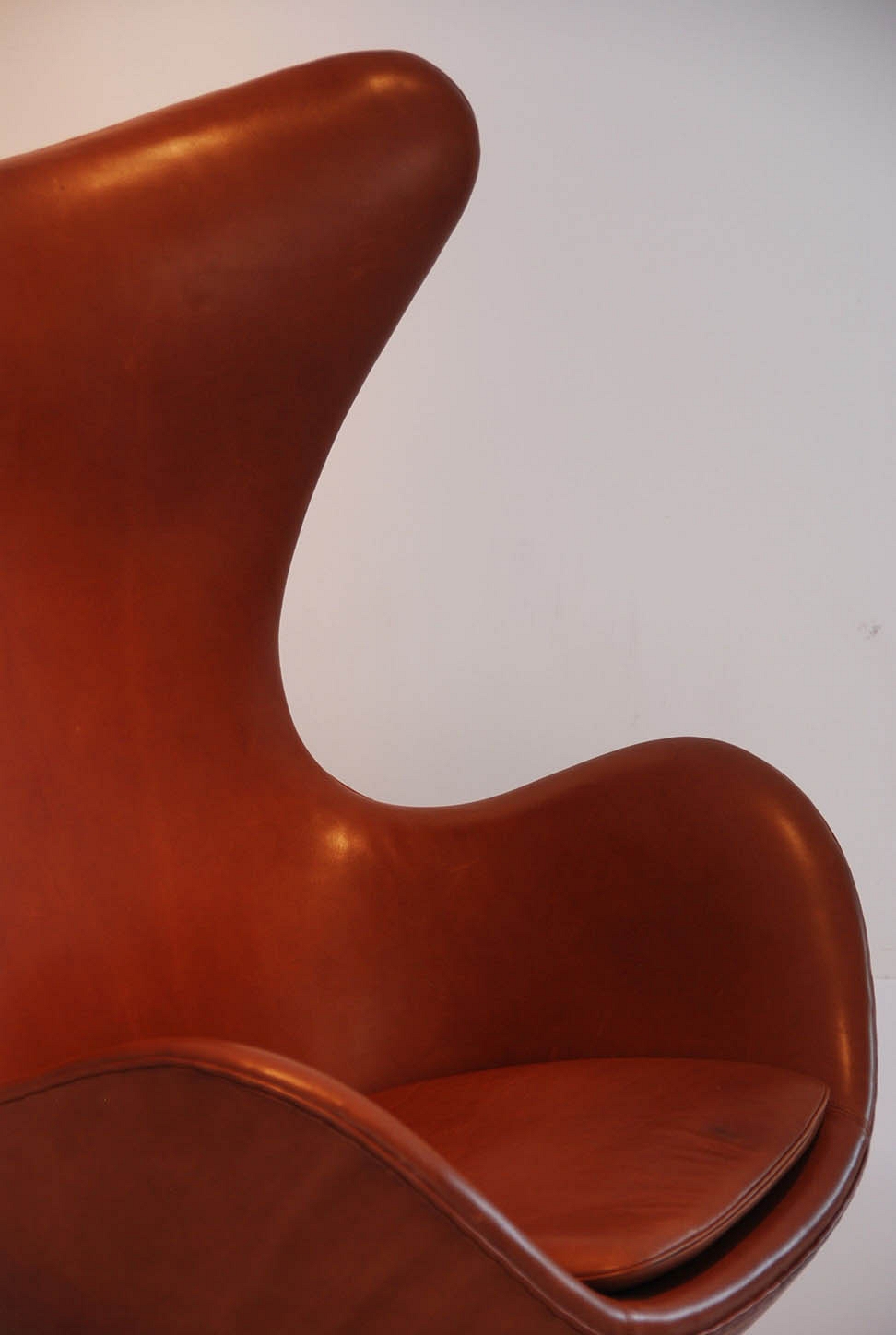 Arne Jacobsen "egg chair"