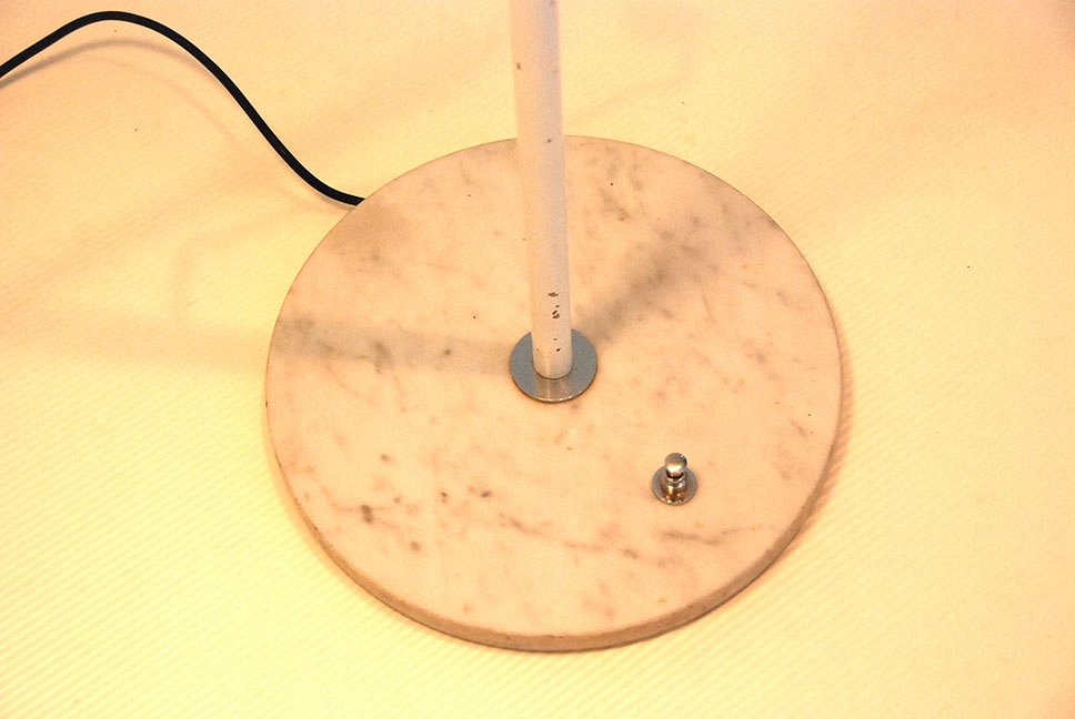 FLOOR LAMP 4