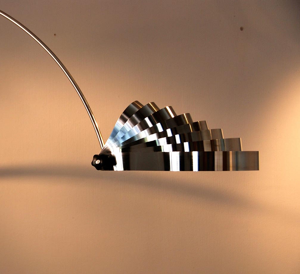 LAMP ON FOOT IN CHROME