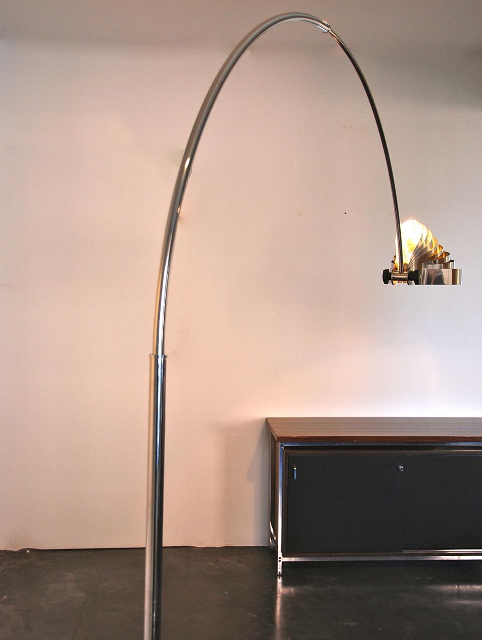 LAMP ON FOOT IN CHROME