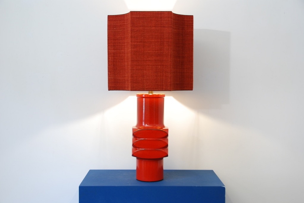 Table lamp red ceramic