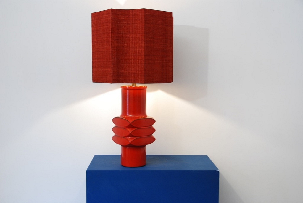 Table lamp red ceramic