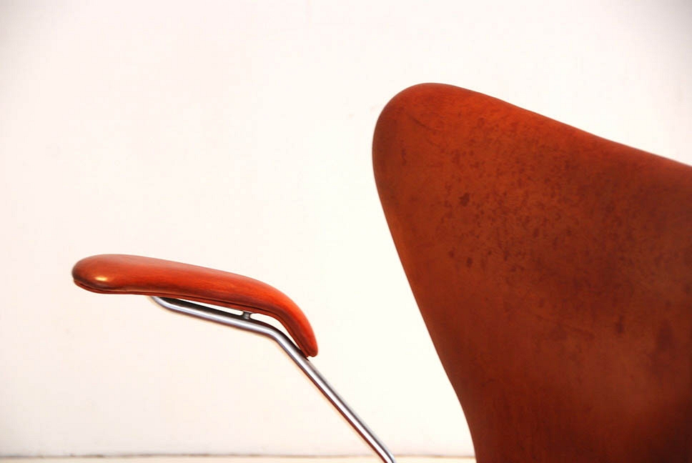 Arne Jacobsen swivel armchair